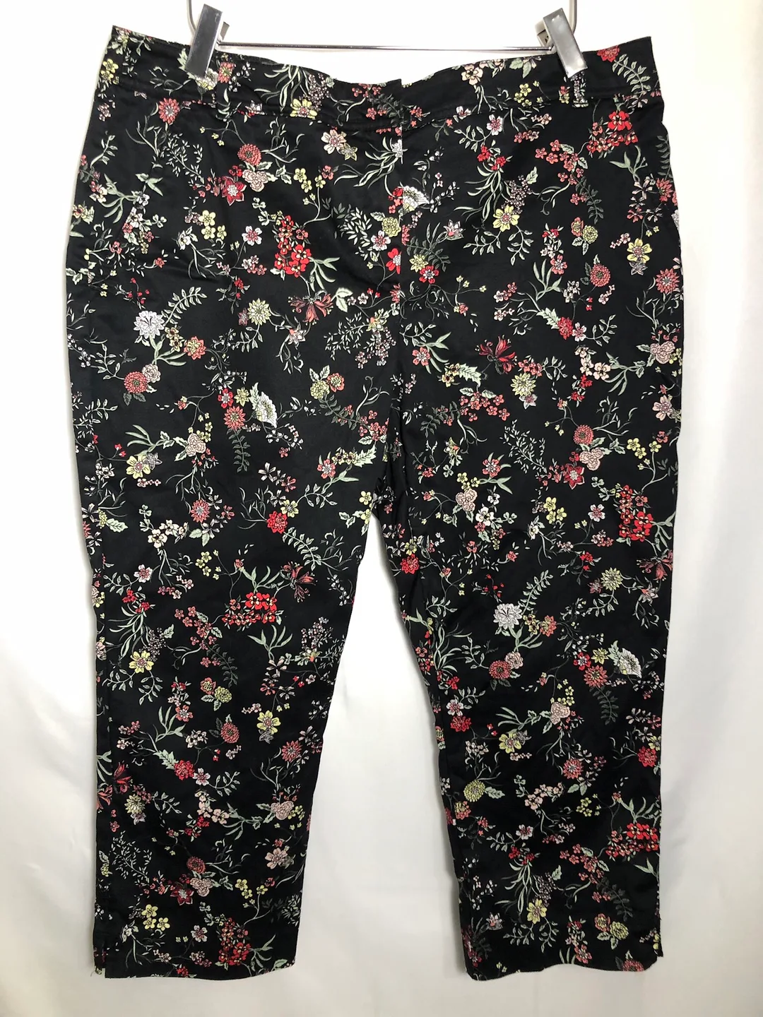 Women’s Black Floral Capri Pants. Size 12. 36” waist. thumbnail