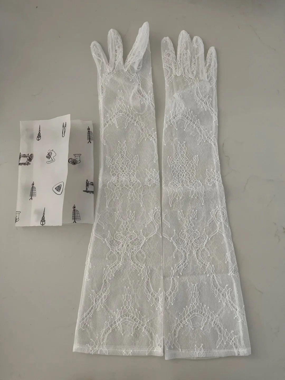 Wedding hand made Lace Gloves - White image indicator(2)