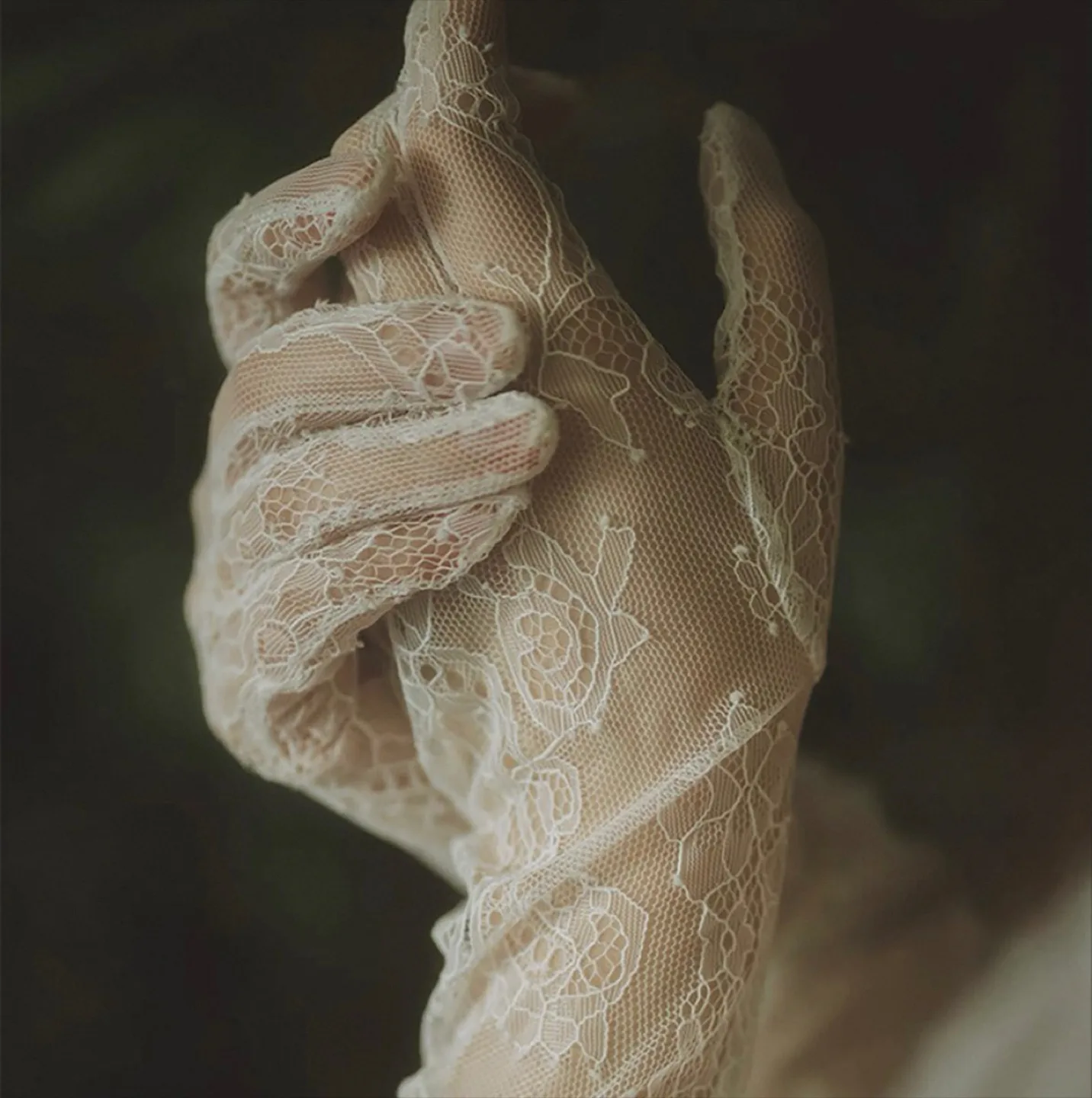 Wedding hand made Lace Gloves - White image indicator(4)