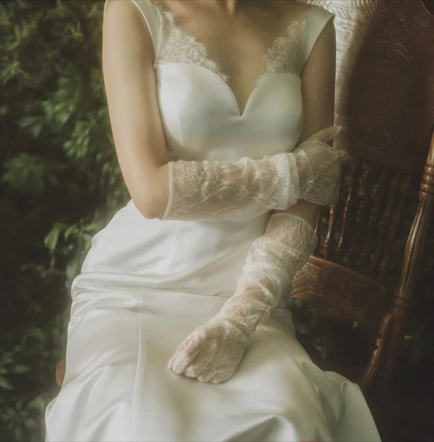 Wedding hand made Lace Gloves - White image indicator(3)