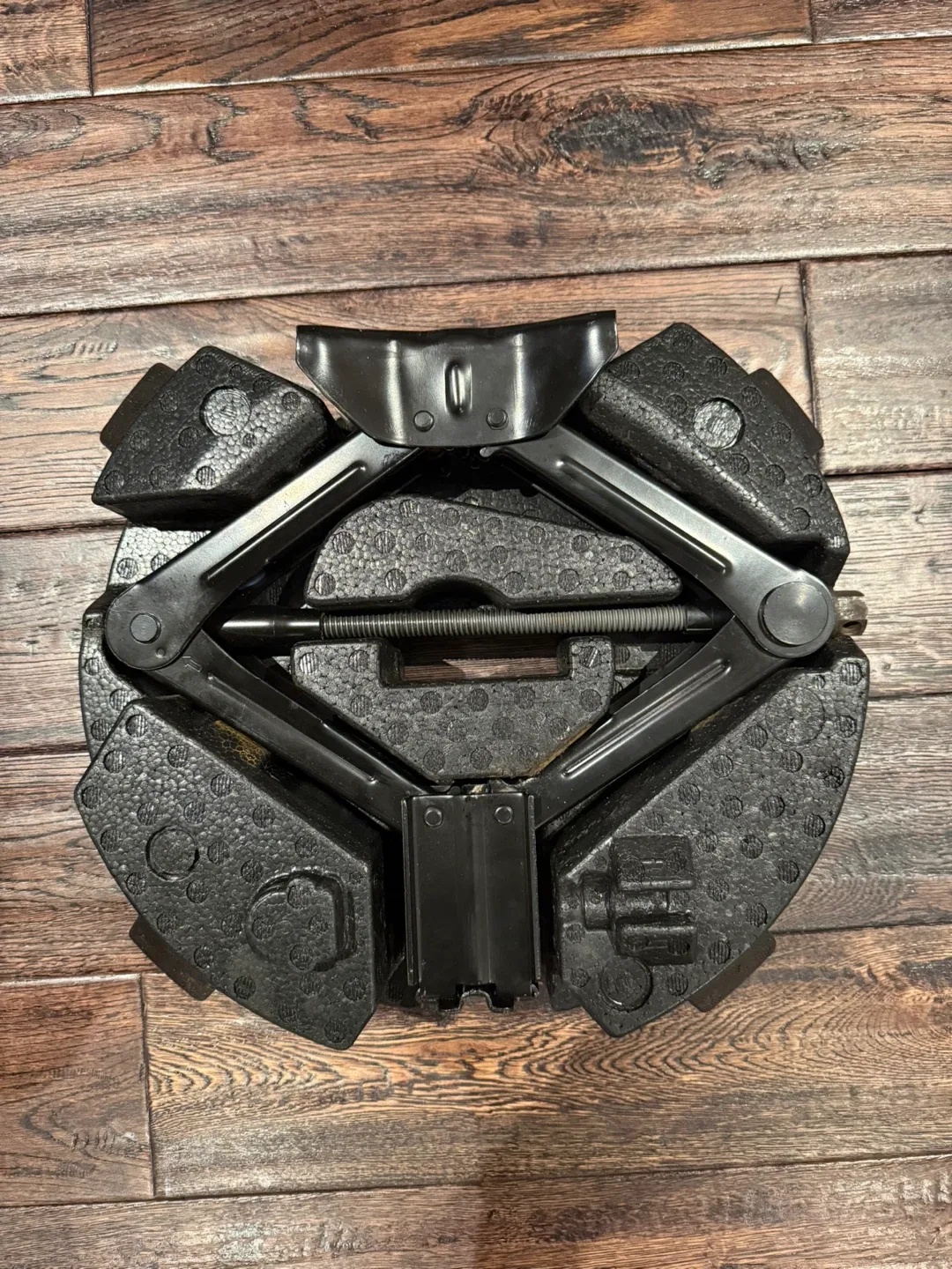 Car Scissor Jack - Black image indicator(2)