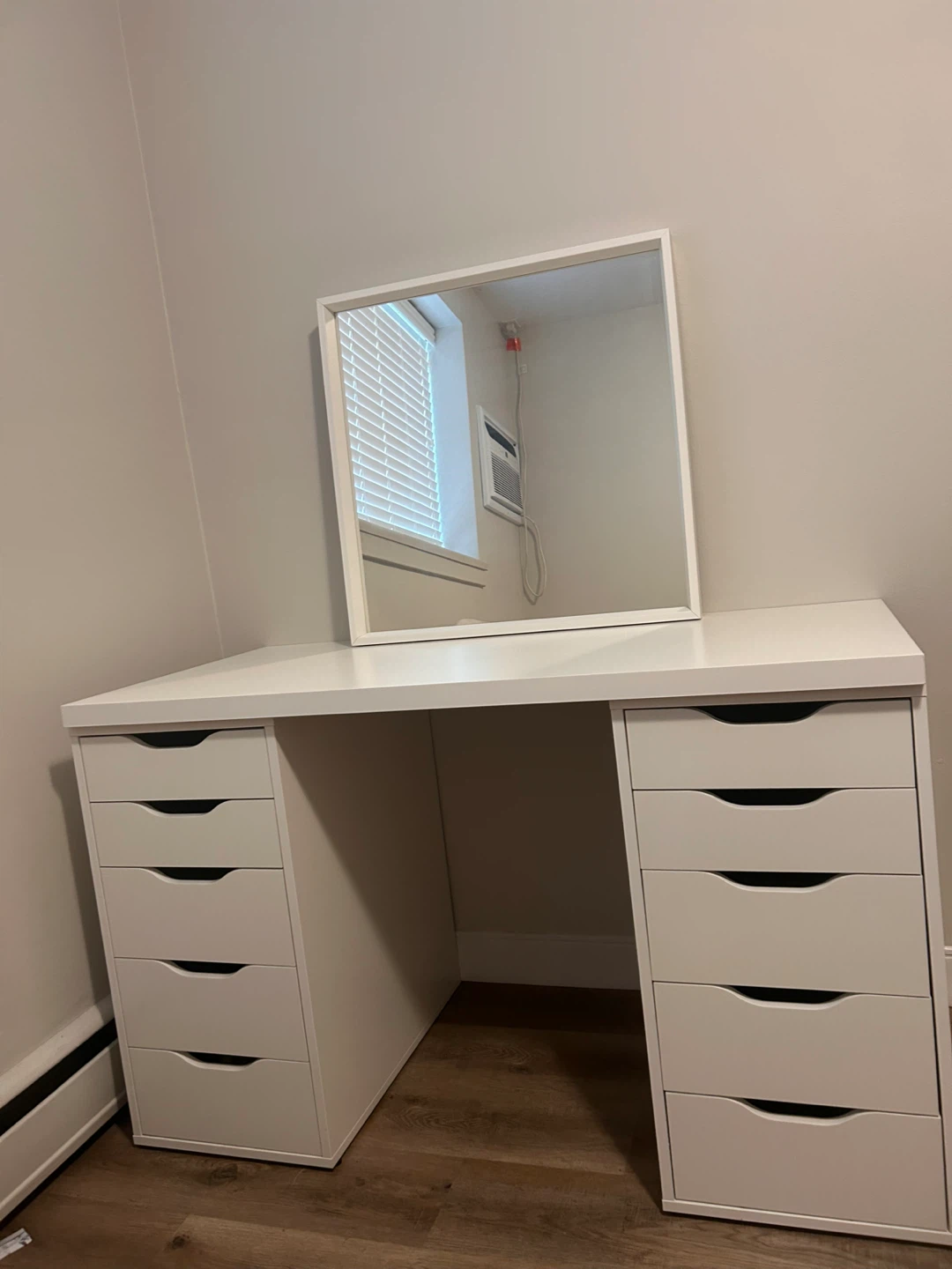 Desk with Drawers & Mirror / Dresser