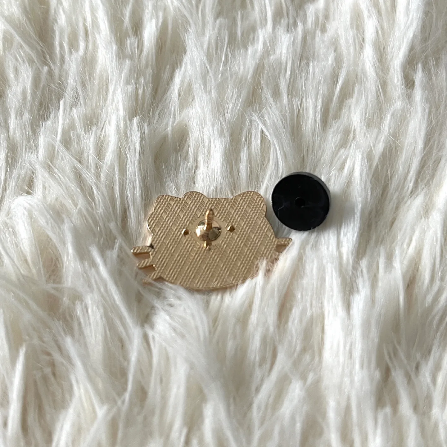 Hello Kitty Enamel Pin #4 image indicator(2)