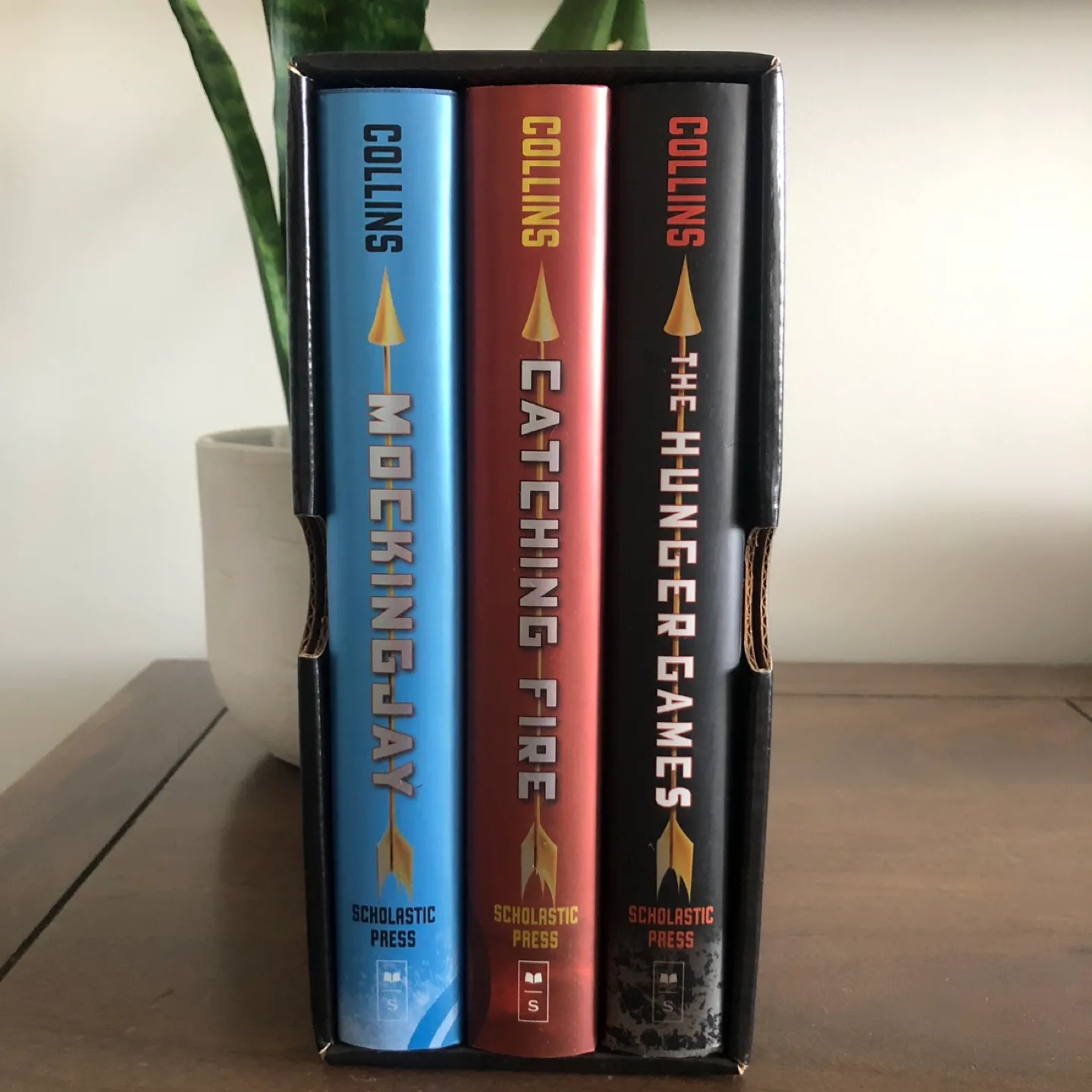 The Hunger Games Trilogy Box Set by Suzanne Collins image indicator(2)