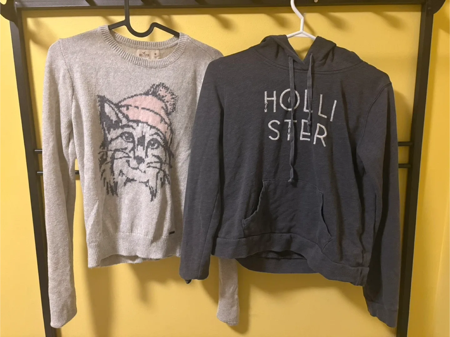 2 Hollister sweaters (Medium) (Good condition) thumbnail