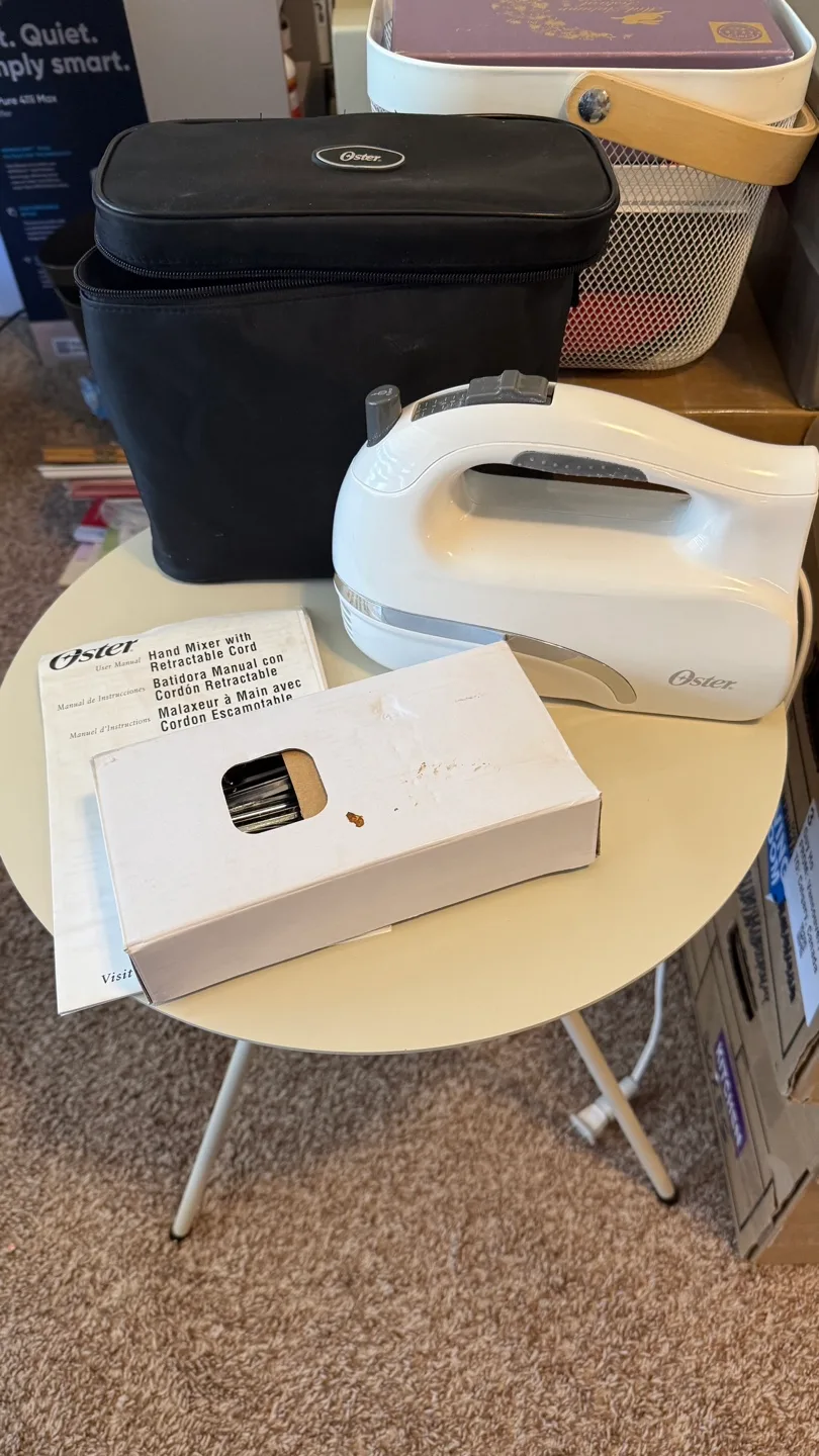 Oster Hand Mixer with Retractable Cord thumbnail