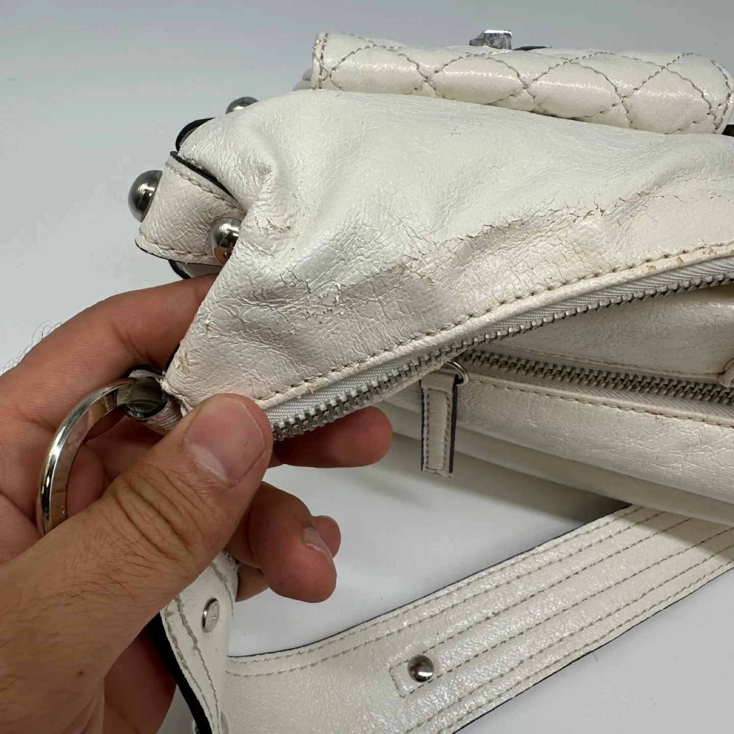 Guess by Marciano White Quilted Shoulder Bag image indicator(5)