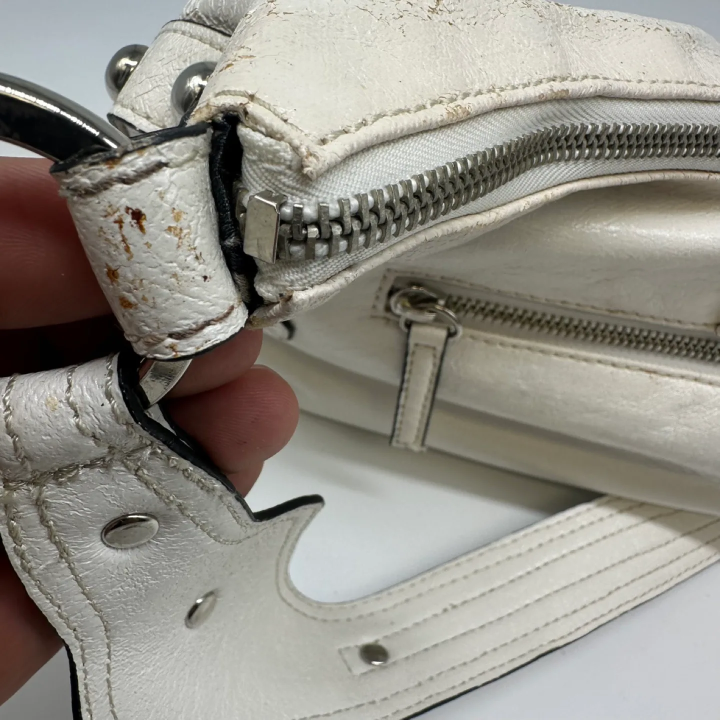 Guess by Marciano White Quilted Shoulder Bag image indicator(6)