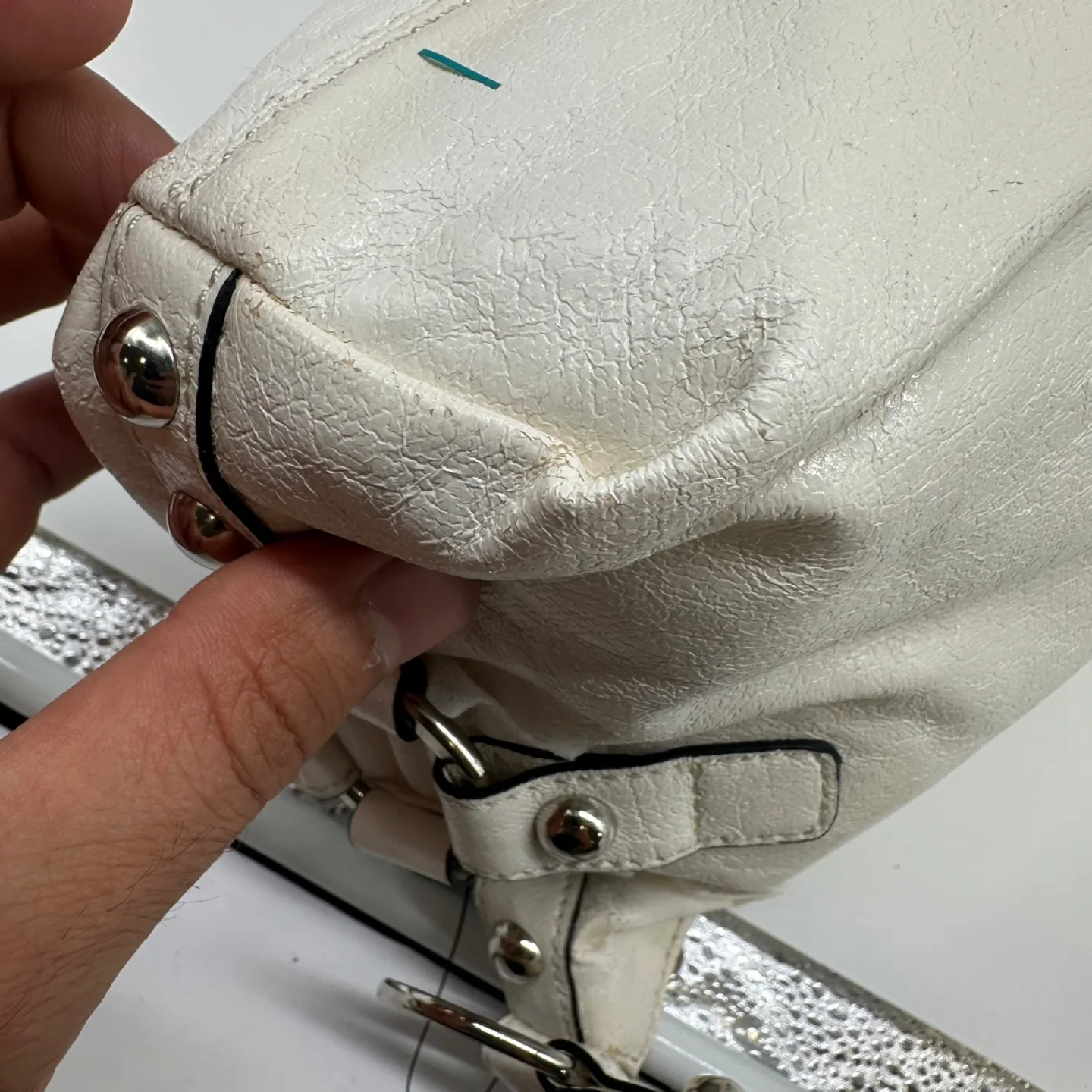 Guess by Marciano White Quilted Shoulder Bag image indicator(7)