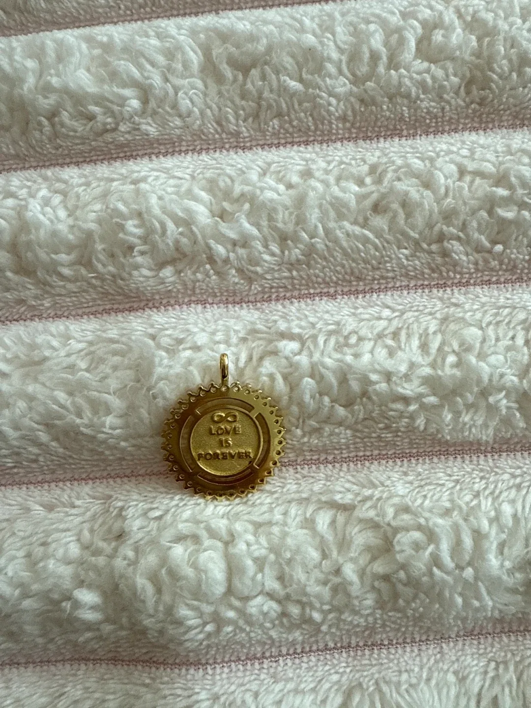 Love Is Forever Pendant image indicator(2)