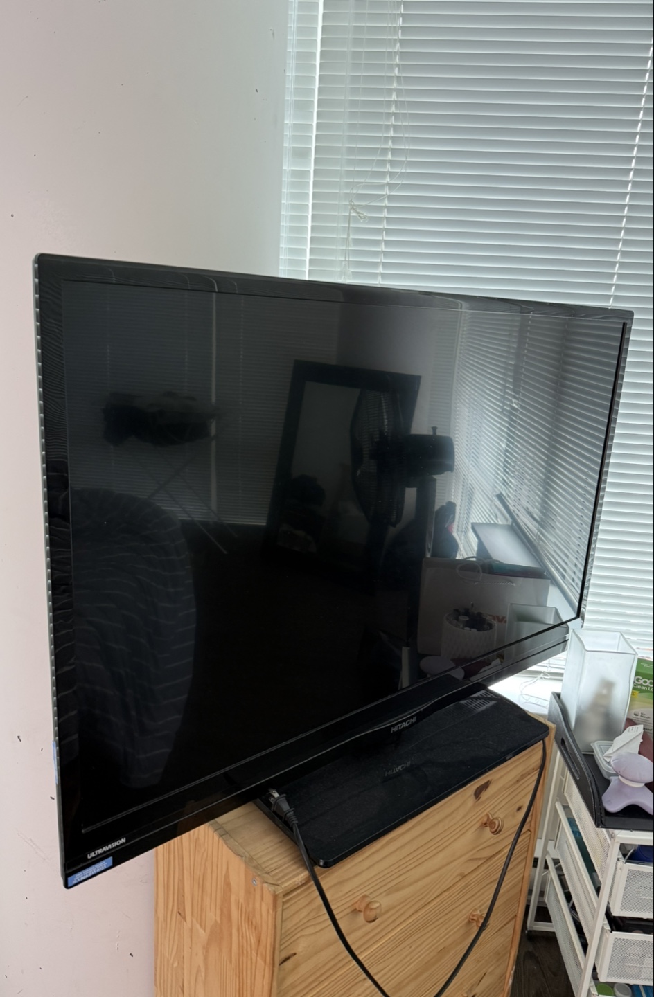 Hitachi 45” UltraVision TV & FireTv - photo 3