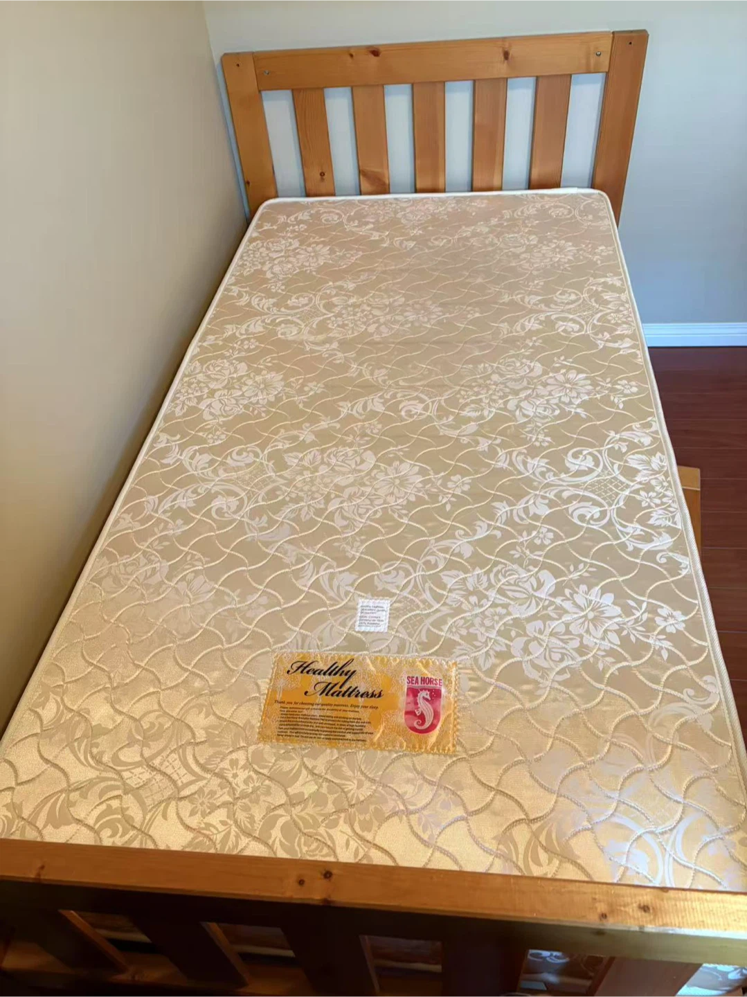 Wood twin bed frame & Seahorse mattress - photo 2