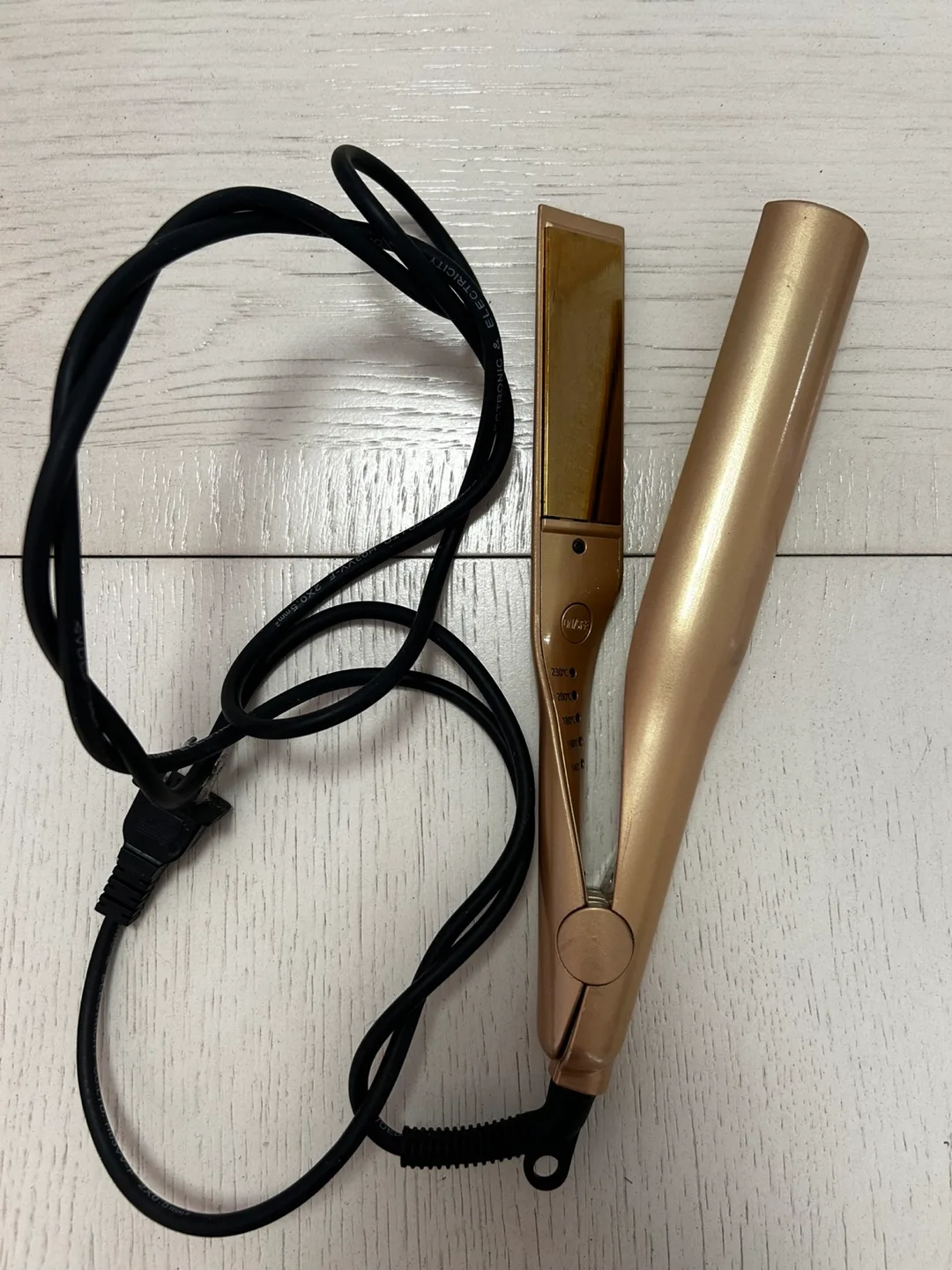 🥕 Gold Hair Straightener image indicator(2)