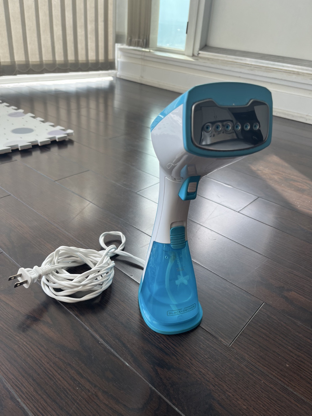 Black+Decker Compact Garment Steamer