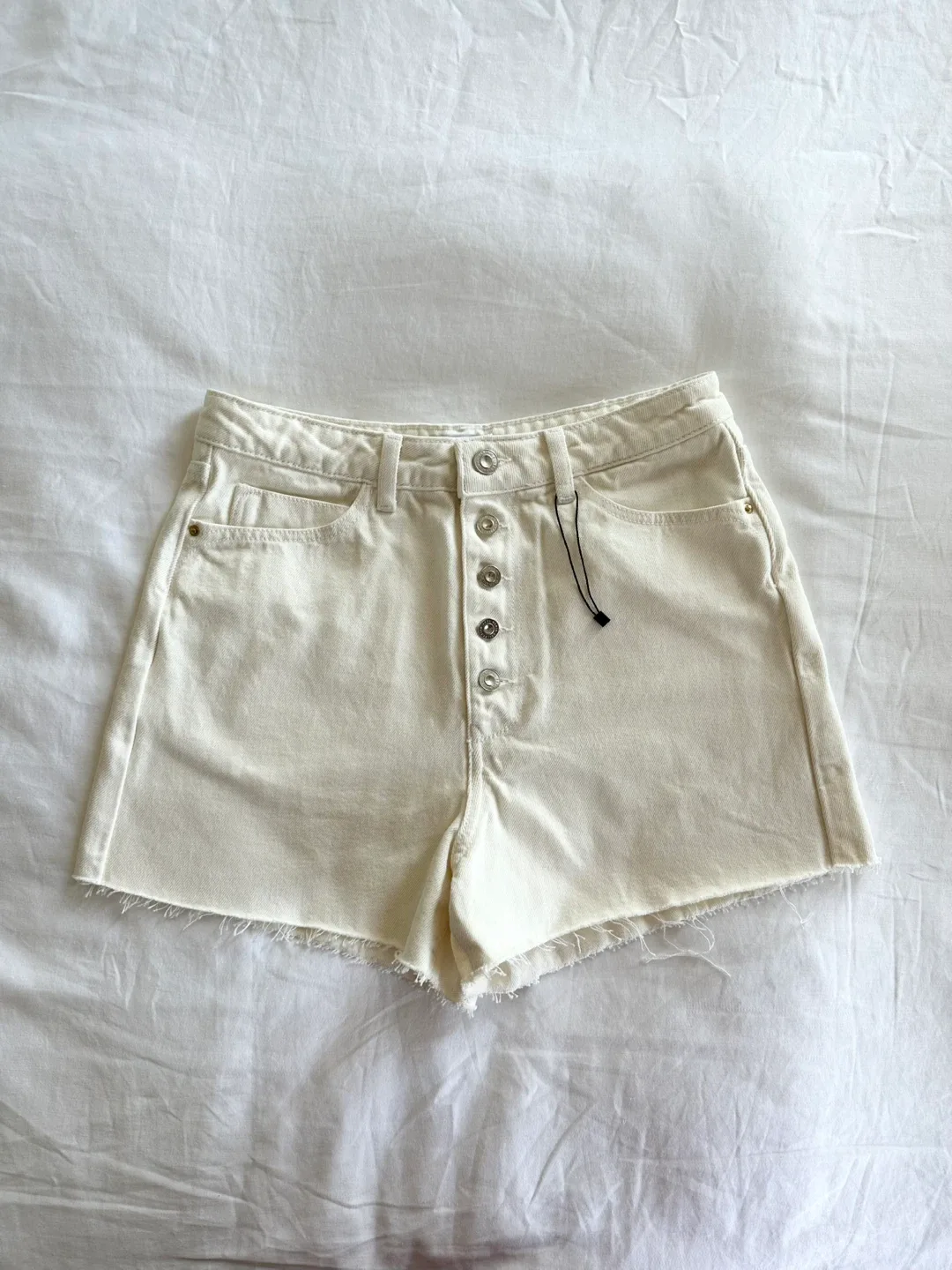New Zara White Denim Shorts - Size 4 (US) thumbnail
