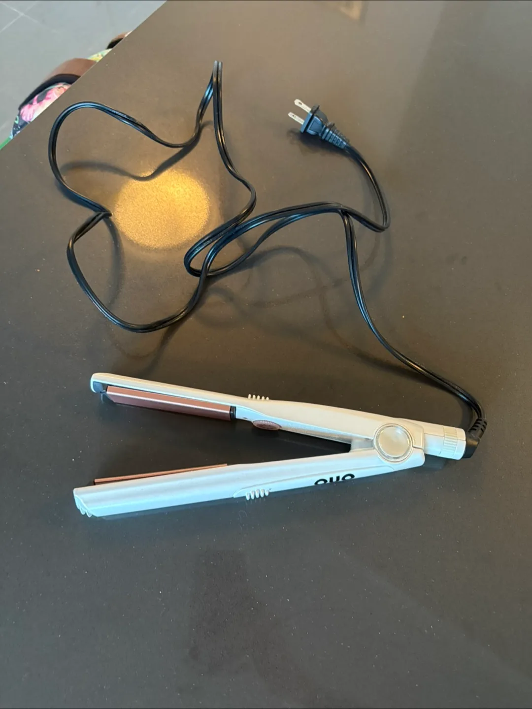 Quo Hair Straightener - White image indicator(2)