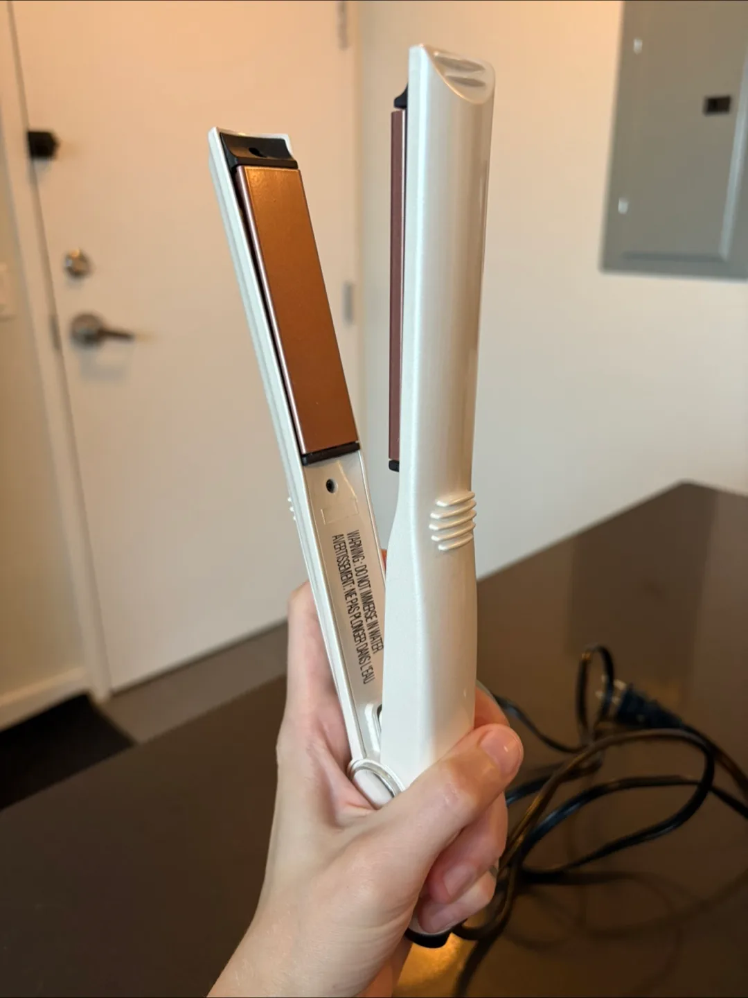 Quo Hair Straightener - White image indicator(3)