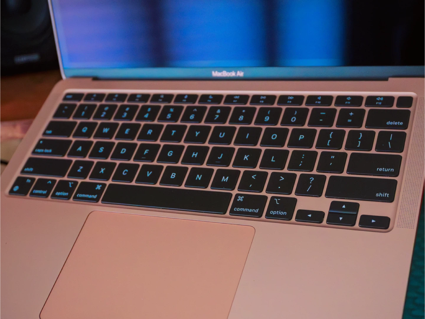 MacBook Air: M1 (8-Core), 16GB RAM, 1TB SSD (Rose Gold / Pink) - photo 3