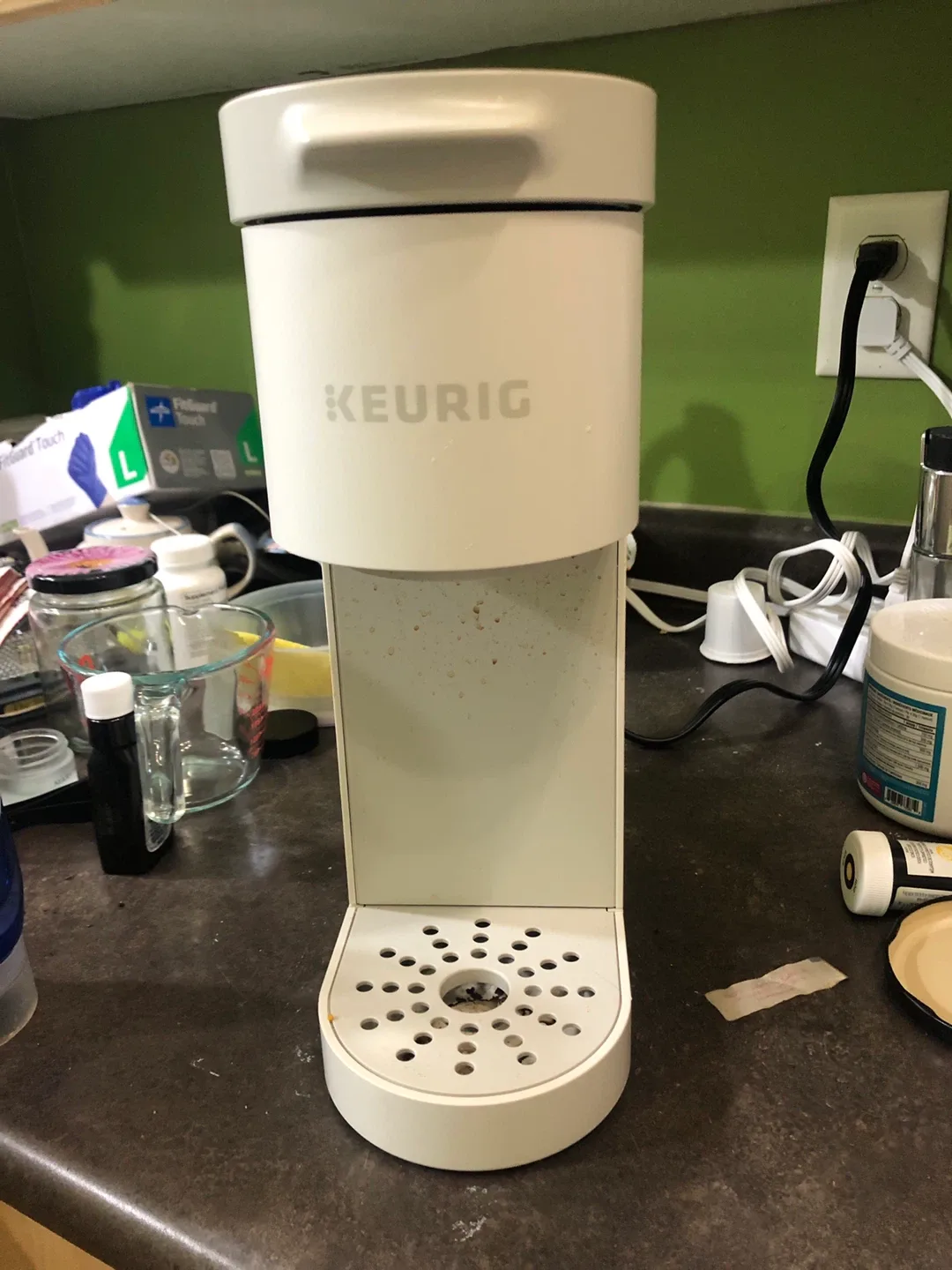 Keurig Coffee Maker - White thumbnail