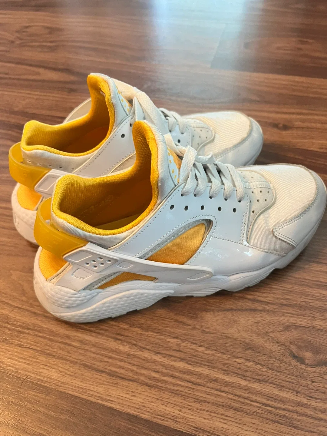 Nike Air Huarache White/Yellow, US 8.5 thumbnail