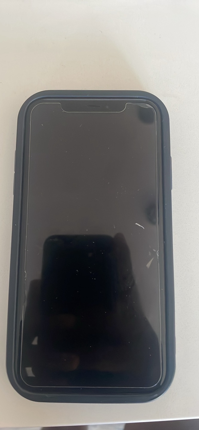 iPhone XR - Red - photo 4