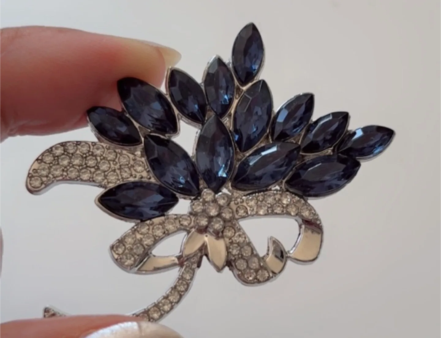 Gorgeous Blue Floral Rhinestone Brooch! image indicator(2)