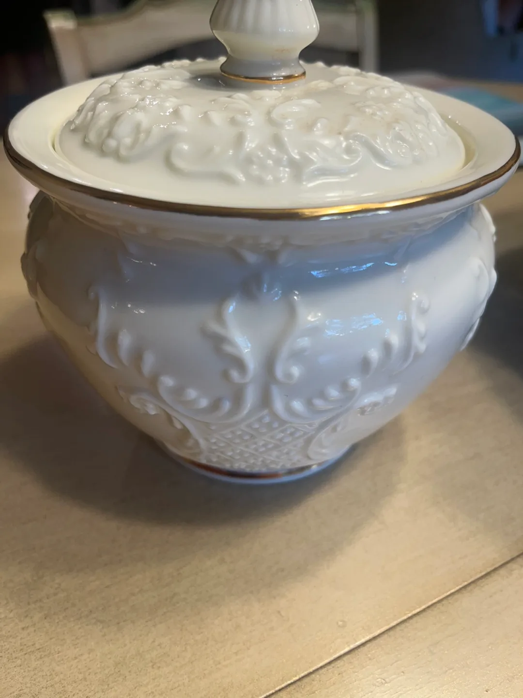 Lidded dish with gold trim detail image indicator(2)