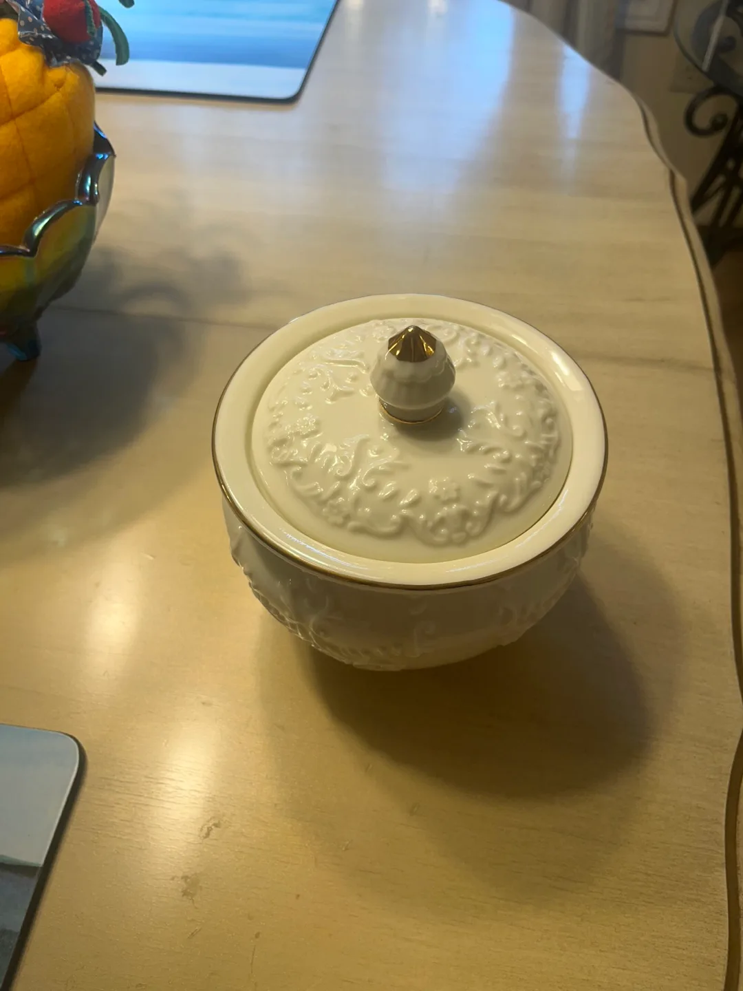 Lidded dish with gold trim detail image indicator(3)