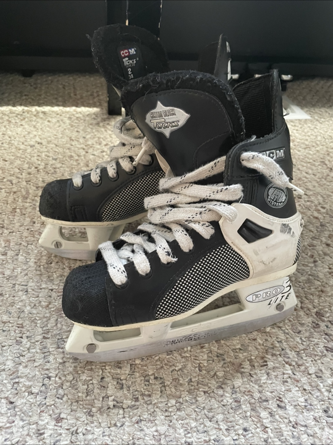 Three pairs of youth hockey skates - photo 4