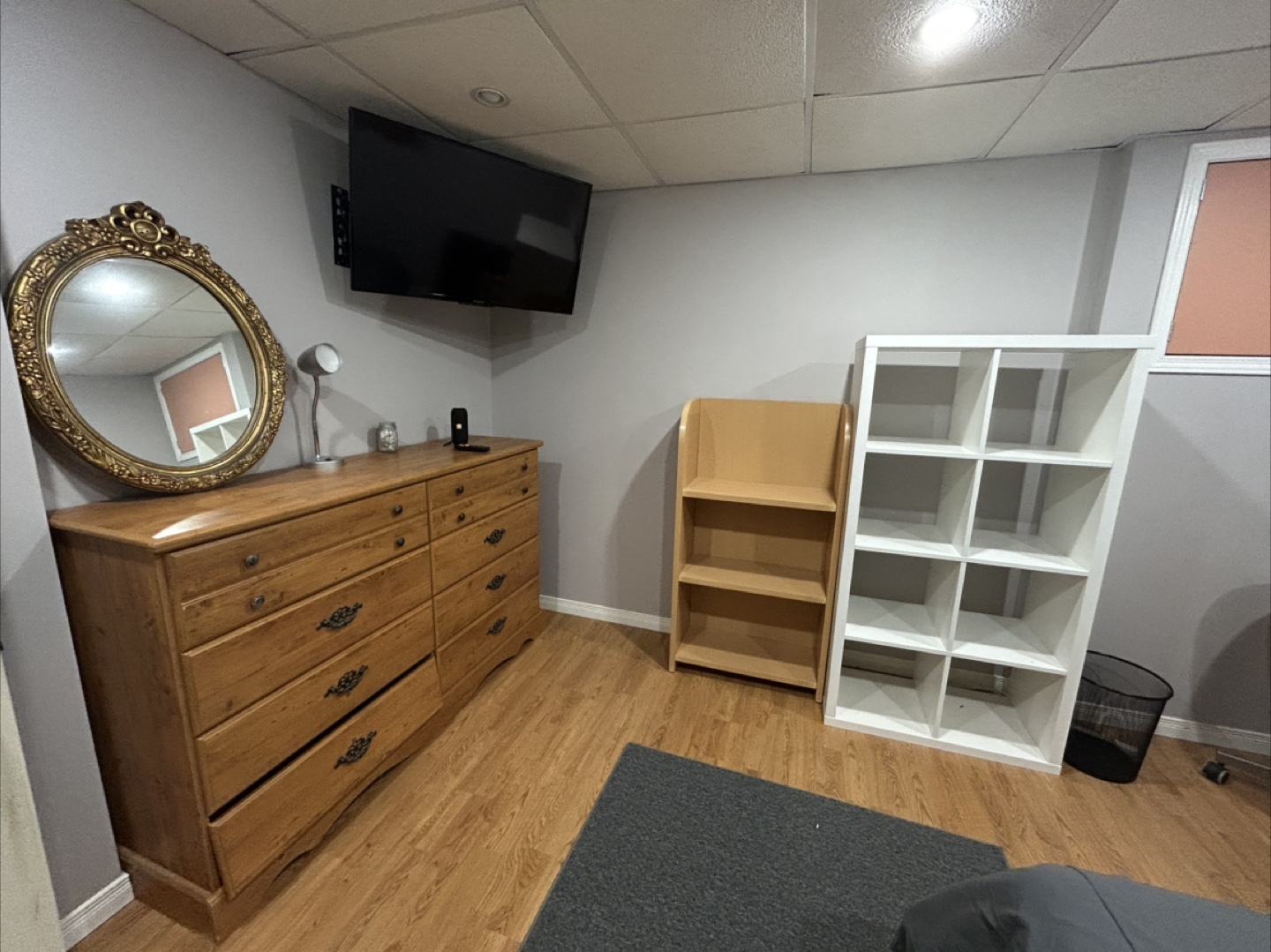 Fully Furnished Private Room & amenities , $1000/mth - photo 2