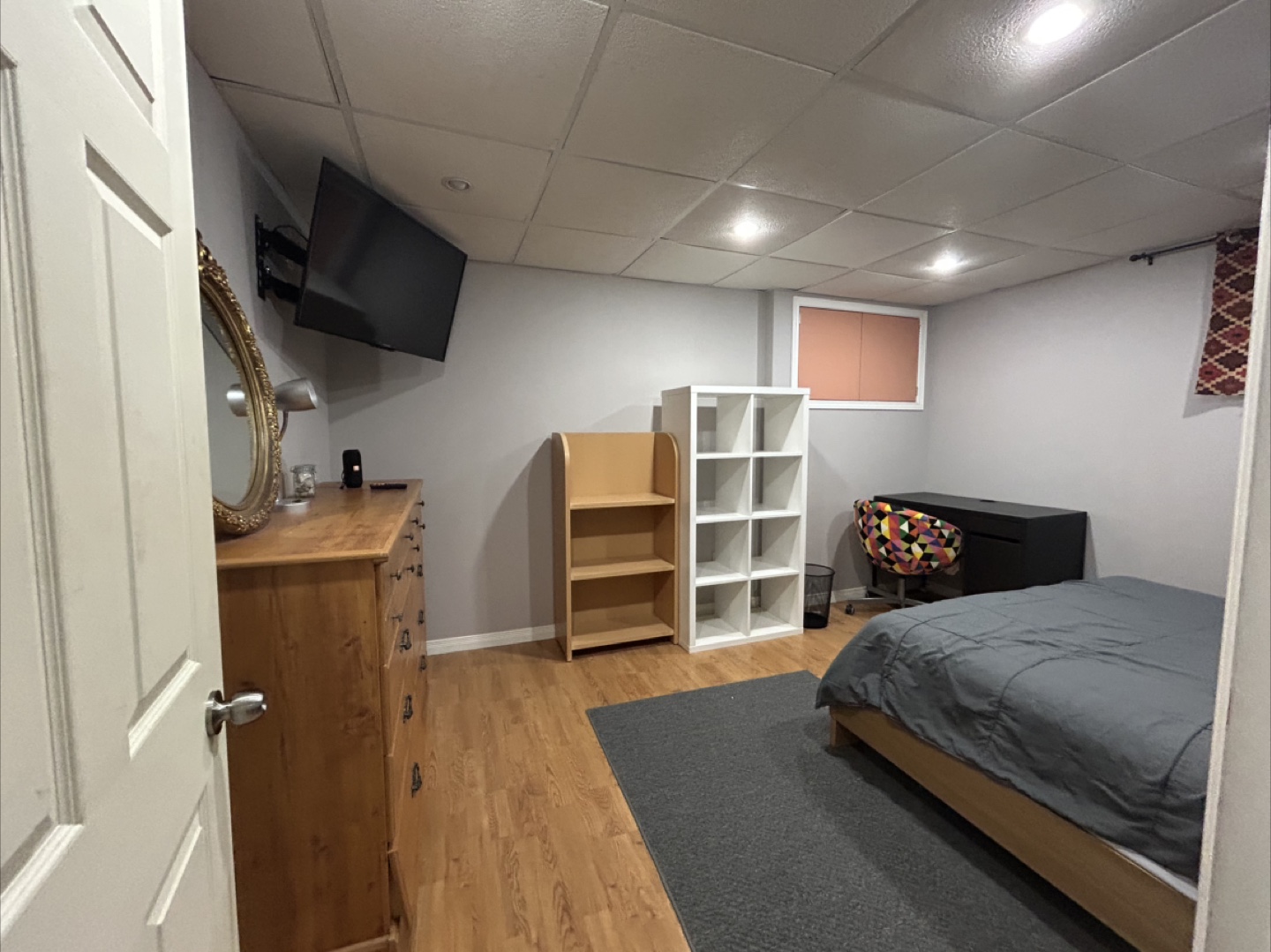 Fully Furnished Private Room & amenities , $1000/mth - photo 3