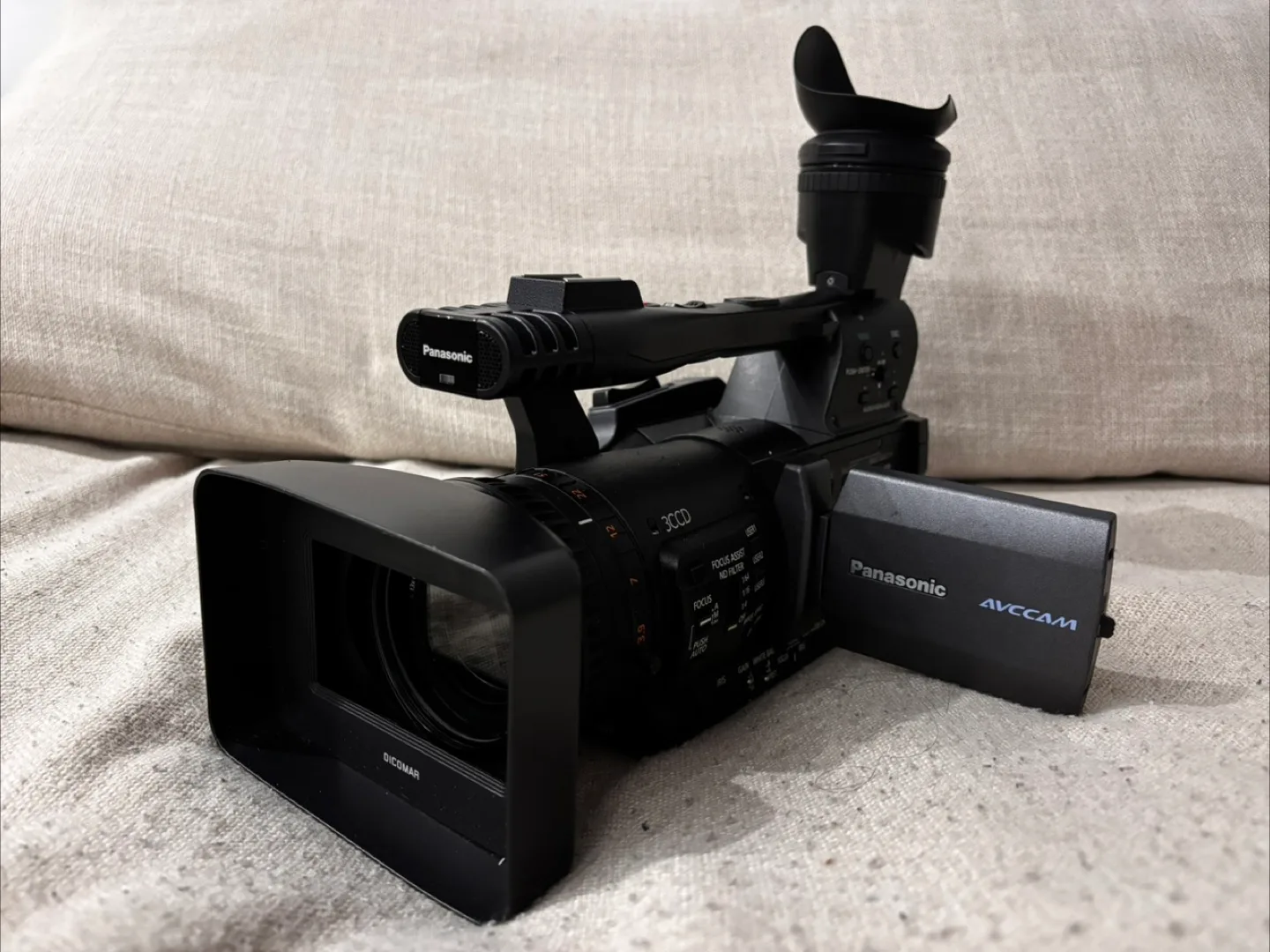 Panasonic AG-HMC150P – Kit Complet – Excellent état thumbnail