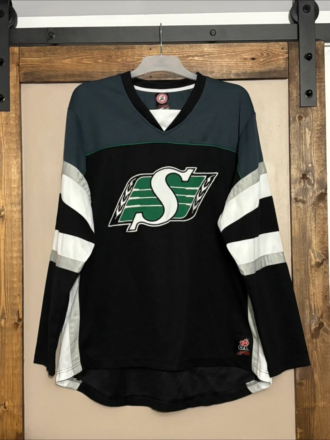 Saskatchewan Roughriders CFL Jersey - Size L thumbnail