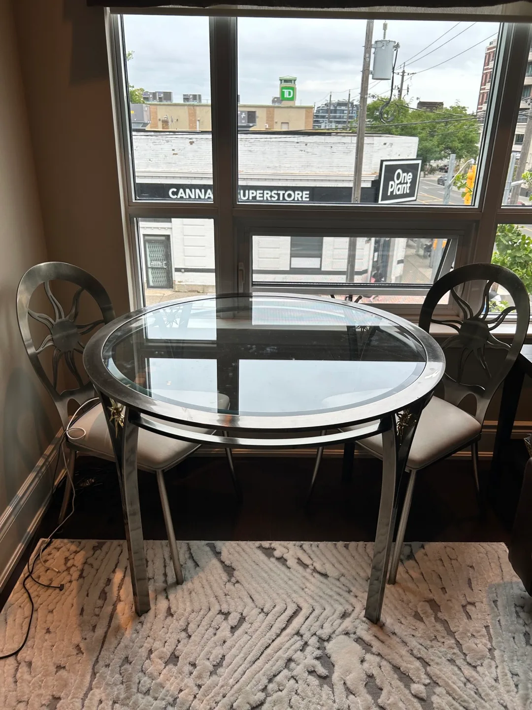 Indoor Glass Dining Table with 2 Sunburst Chairs image indicator(4)