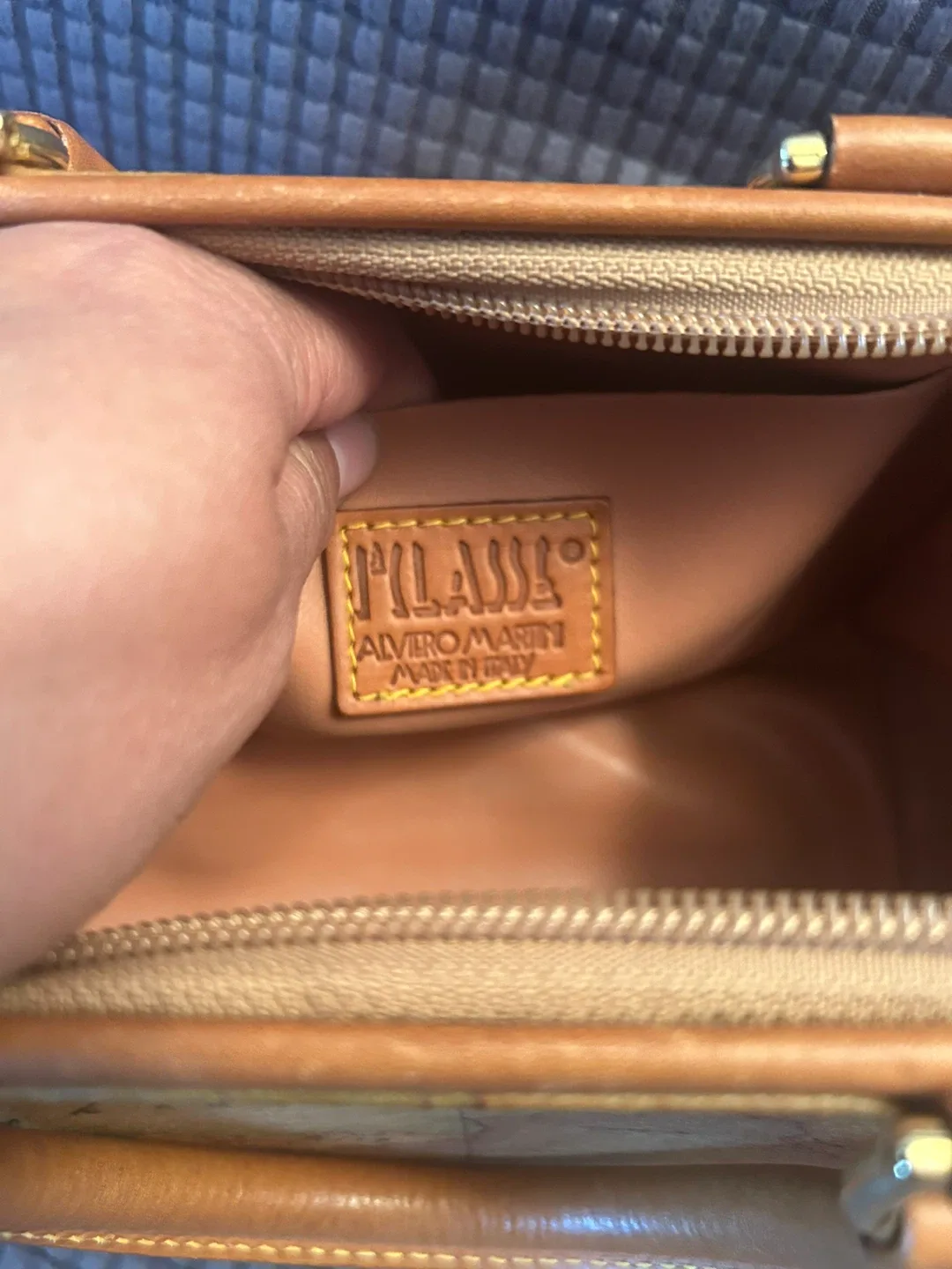 Alviero Martini 1A Classe Handbag image indicator(3)