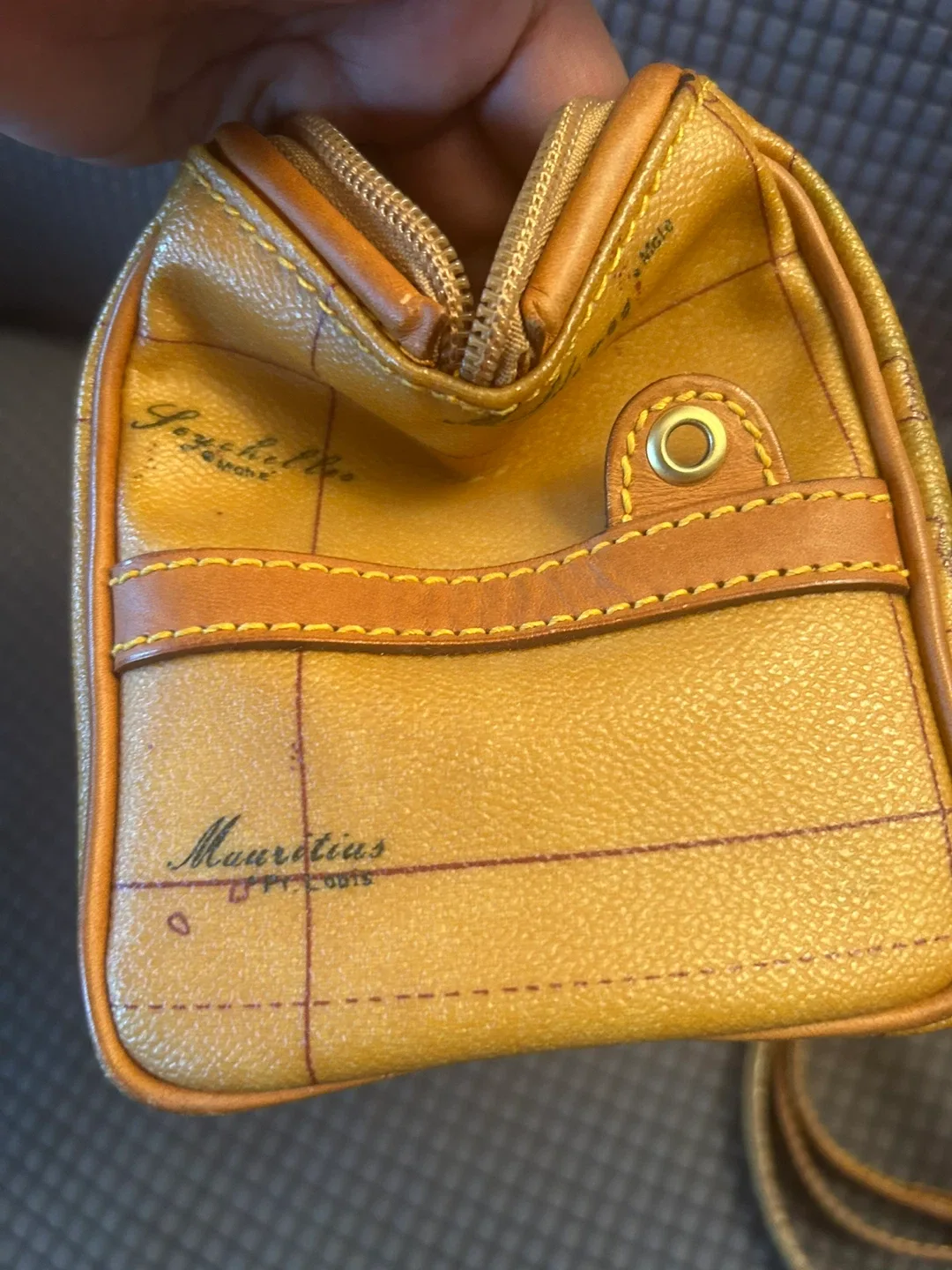 Alviero Martini 1A Classe Handbag image indicator(5)