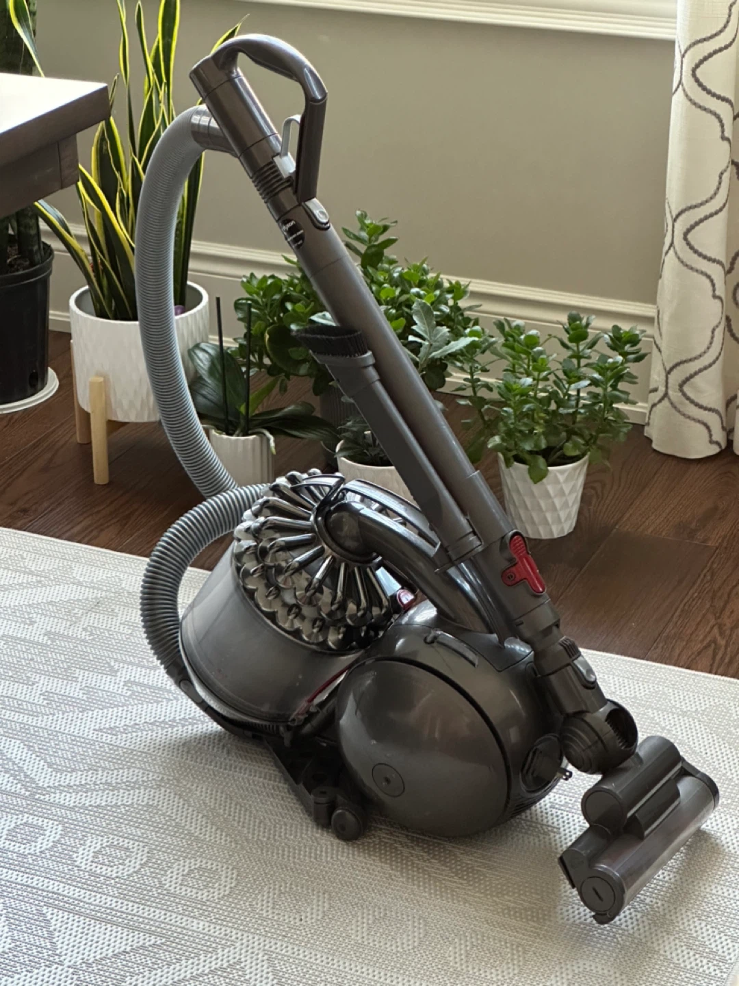 Dyson vacuum - photo 2