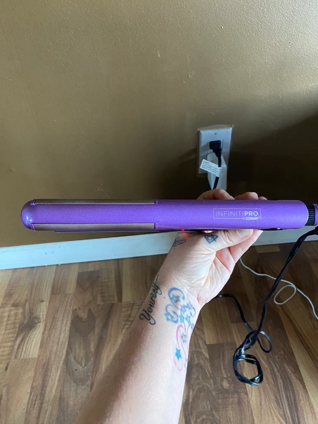 Infiniti Pro by Conair Flat Iron image indicator(2)