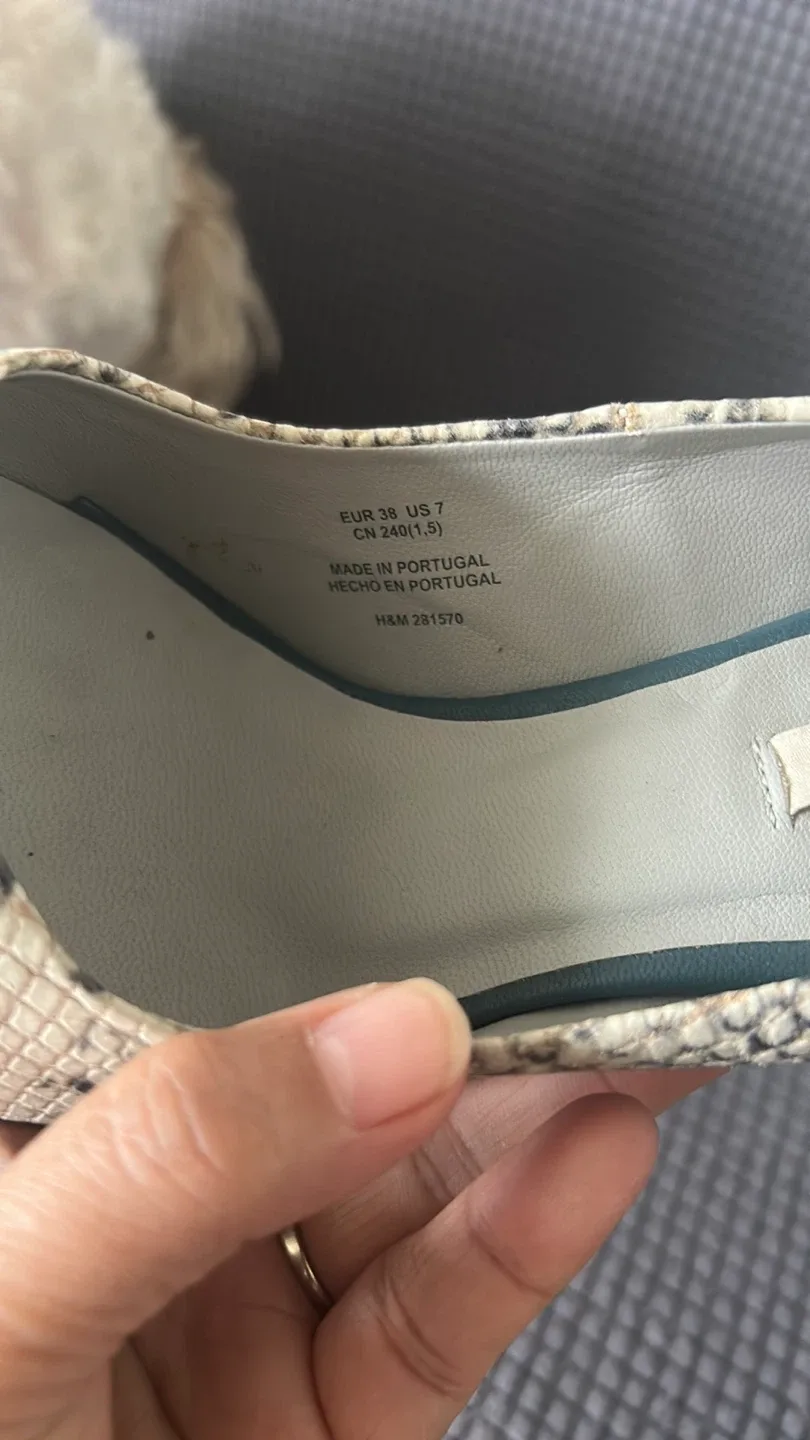 H&M Snakeskin Print Heels - Size 7 image indicator(2)