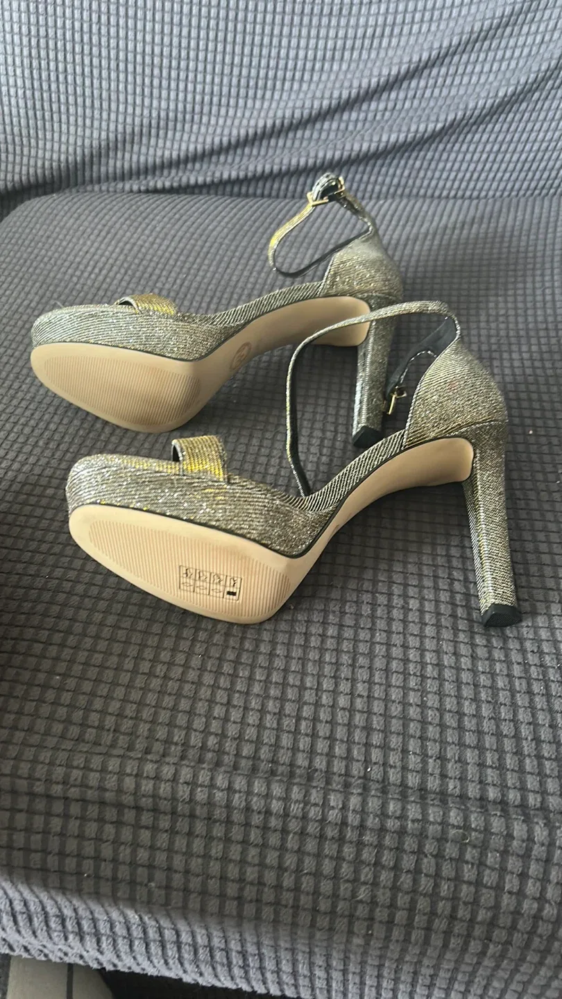 Michael Kors Gold Glitter Heels - Size 7.5M image indicator(7)