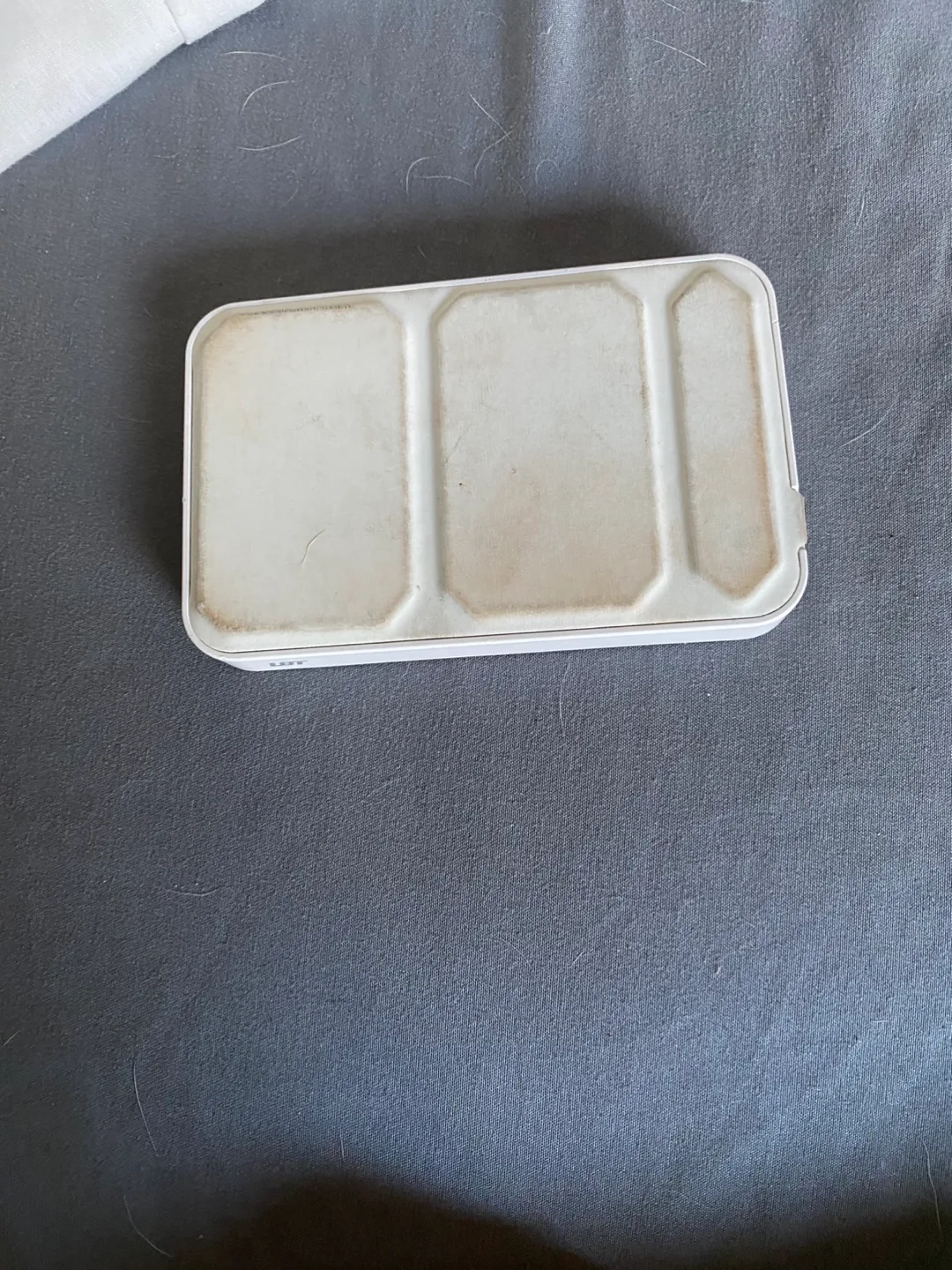 White Portable Wireless Charger 5000mAh image indicator(3)