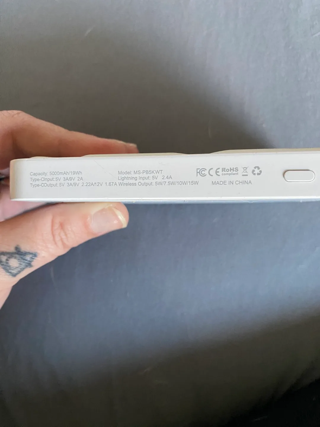 White Portable Wireless Charger 5000mAh image indicator(5)