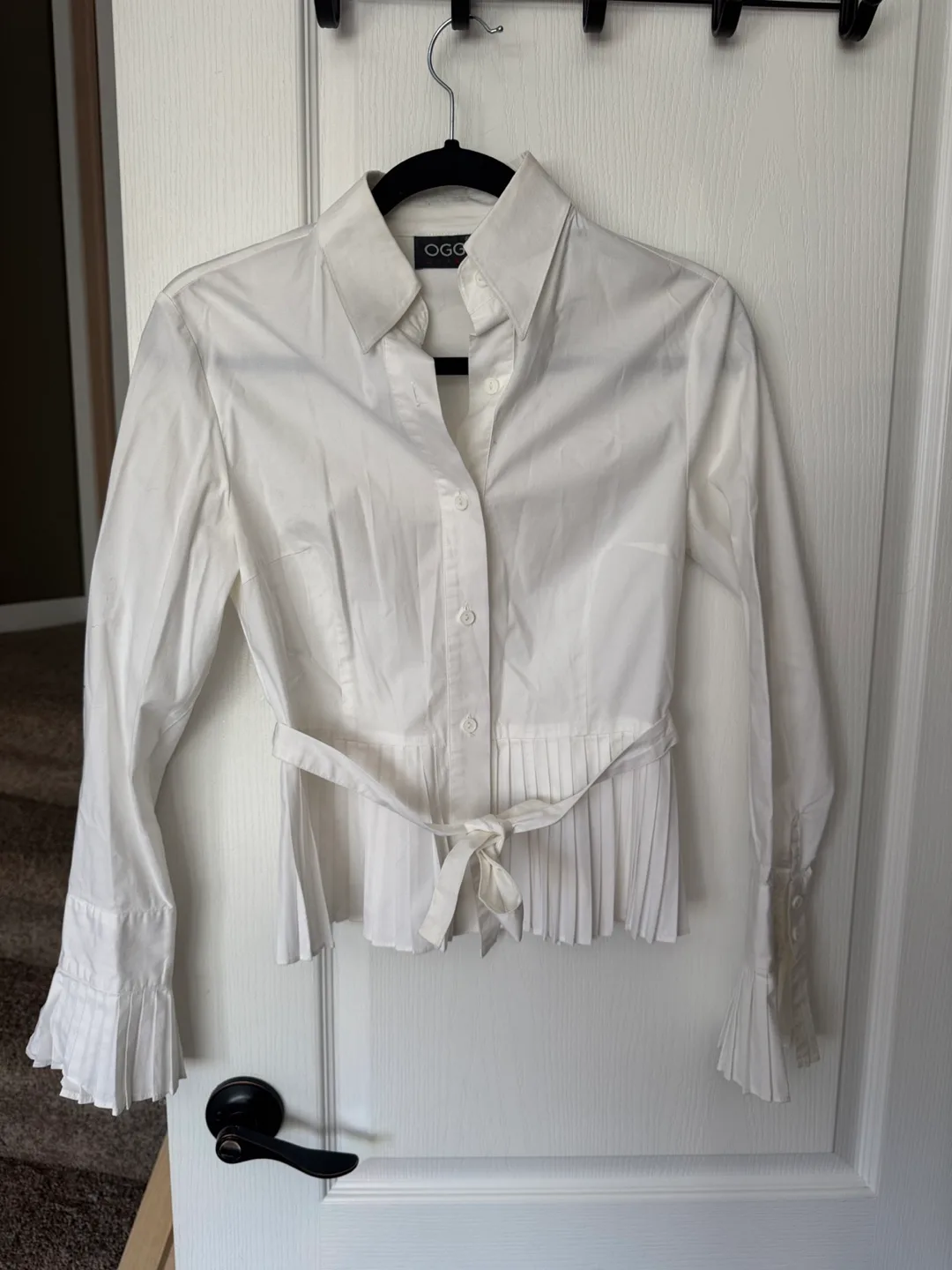 OGGI Ultra White Blouse size S thumbnail