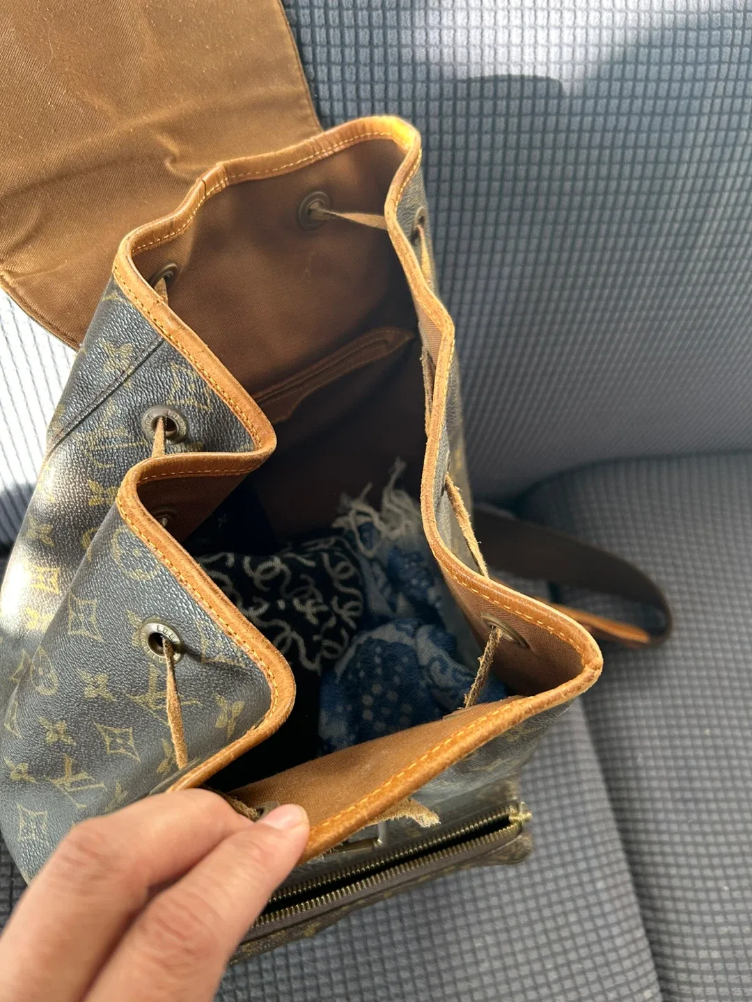 Louis Vuitton Montsouris Backpack image indicator(2)