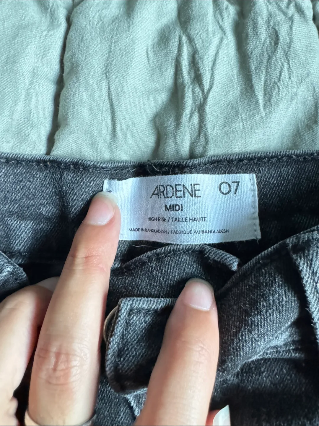 Ardene MIDI High Rise Black Shorts image indicator(2)