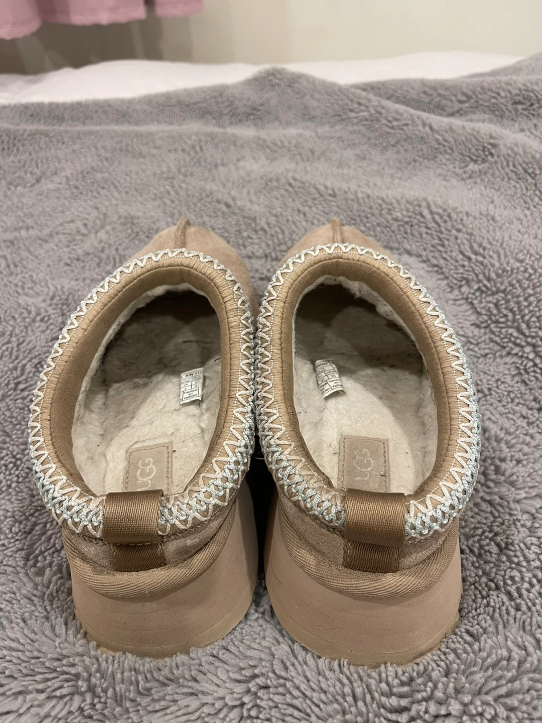 UGG girls Size 6 Suede Slippers - photo 3