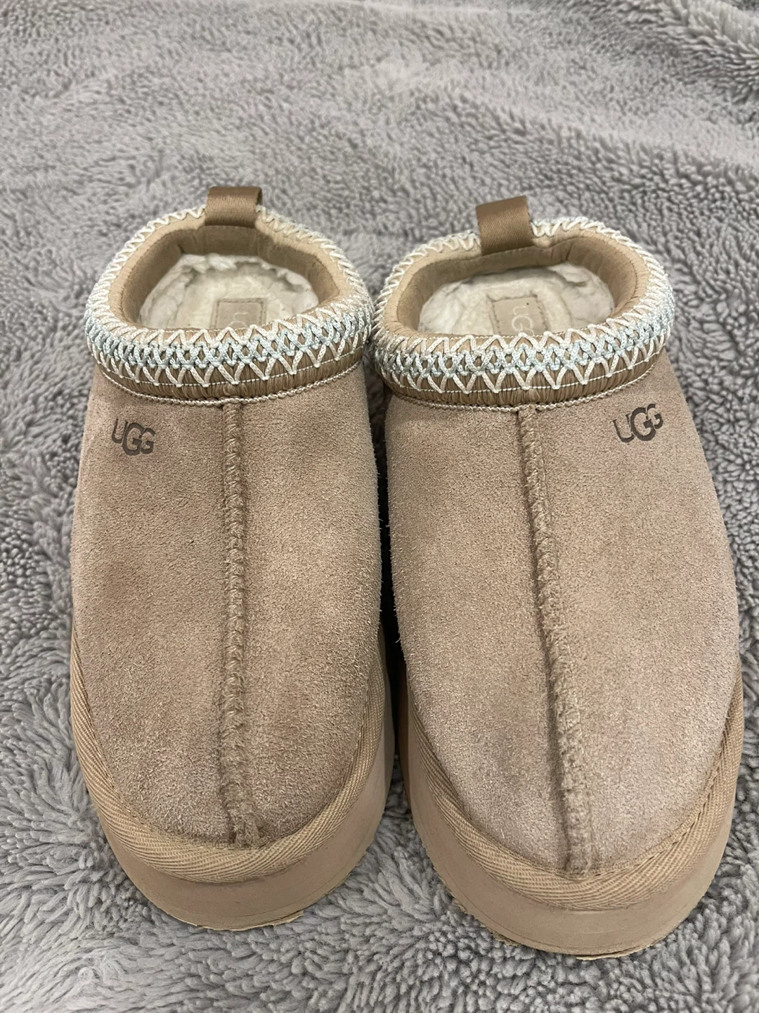 UGG girls Size 6 Suede Slippers