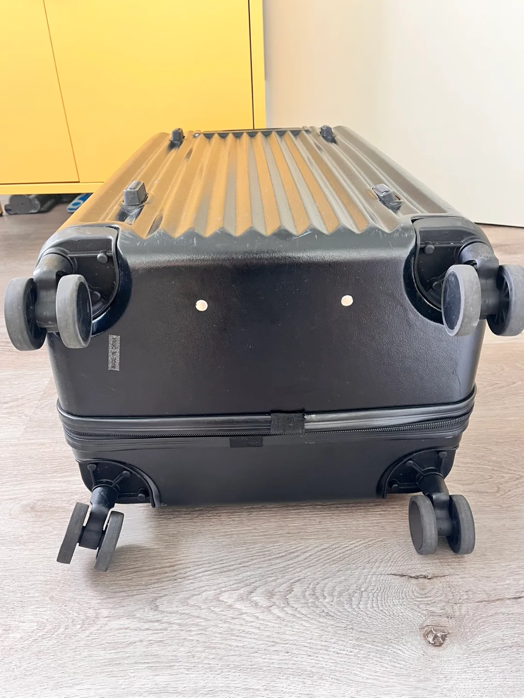 Black Suitcase (15x12x25 in) image indicator(5)