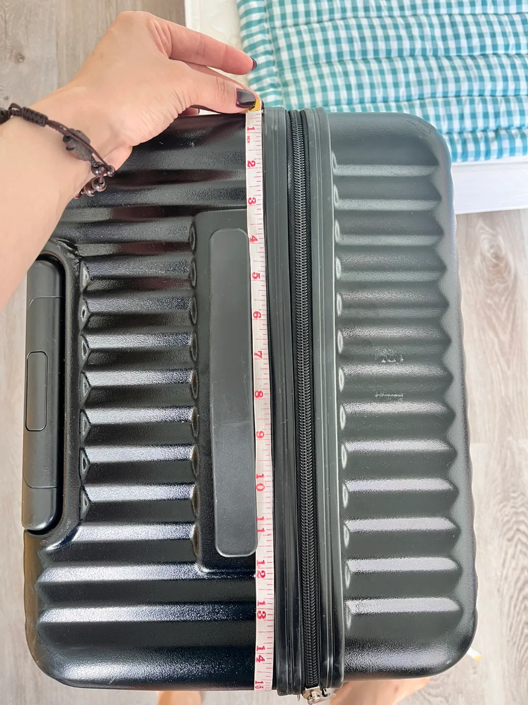 Black Suitcase (15x12x25 in) image indicator(8)