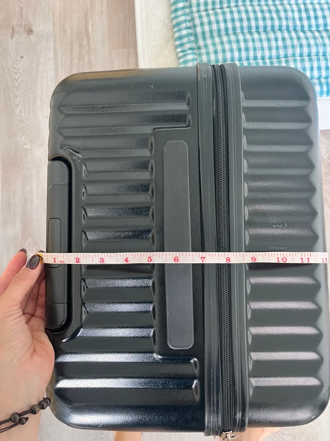 Black Suitcase (15x12x25 in) image indicator(7)